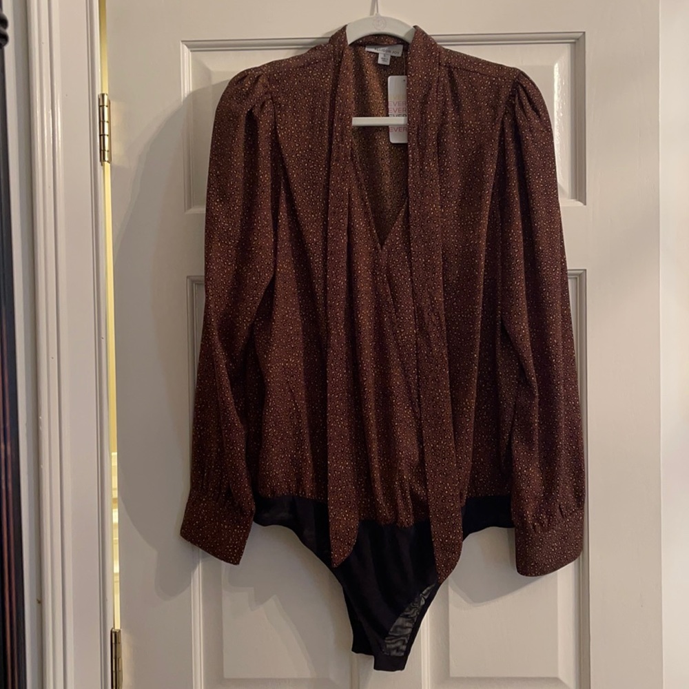 Evereve’s Allison Joy leopard Tie Bodysuit Blouse size L NWT